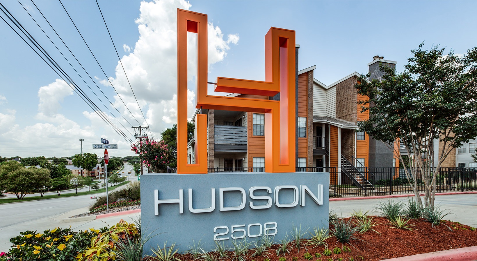 hudson apartments in houston, tx at The Hudson